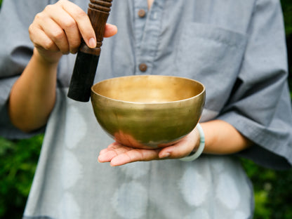 Small Contemporary Flow Singing Bowl - Base note D4 (300 Hz)