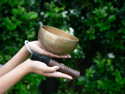Small Contemporary Flow Singing Bowl - Base note E4 (334 Hz)