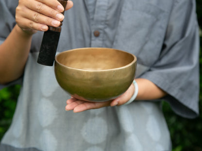 Small Contemporary Flow Singing Bowl - Base note E4 (334 Hz)