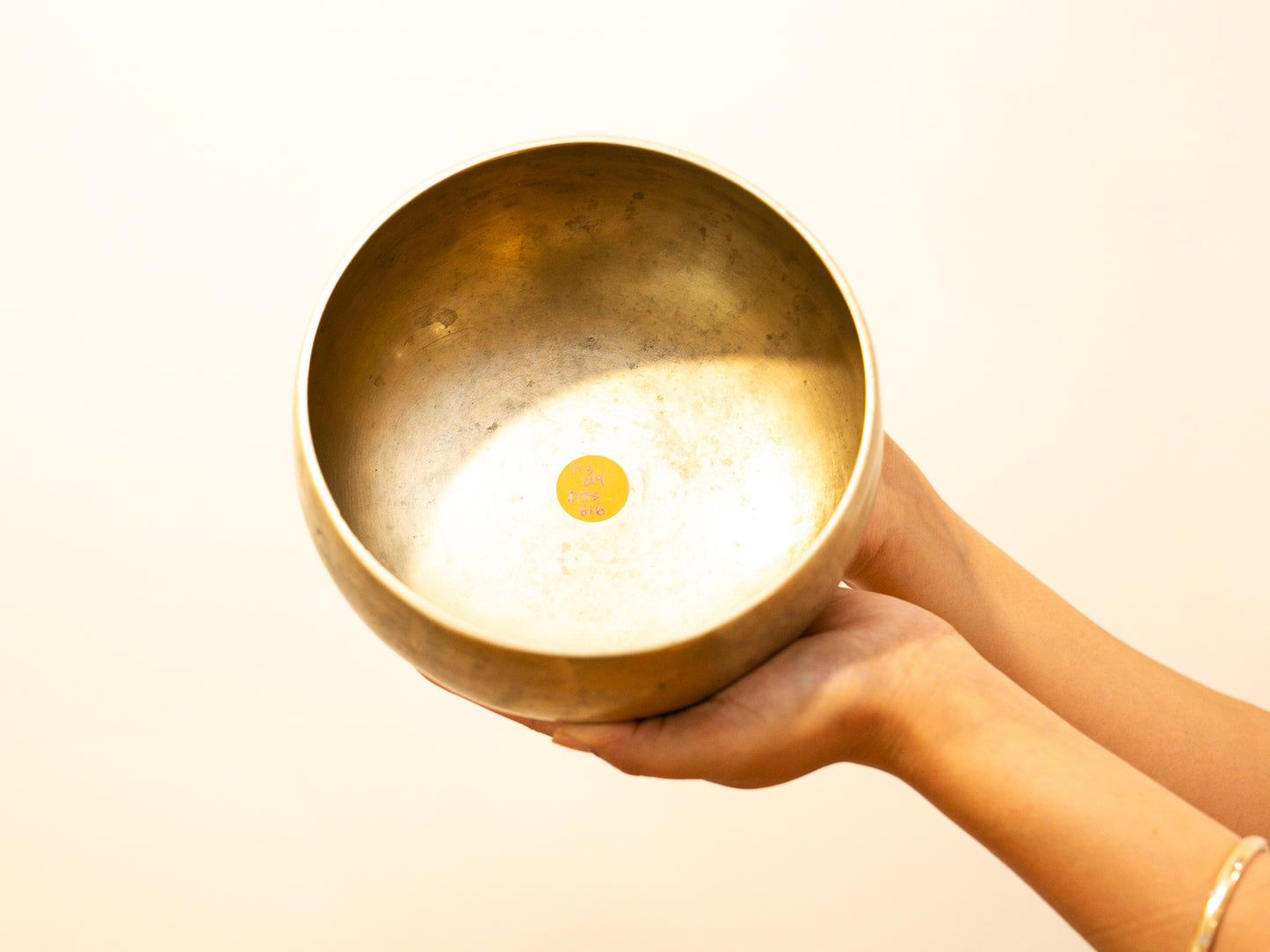 Remuna Singing Bowl - Base note A3 (219 Hz)