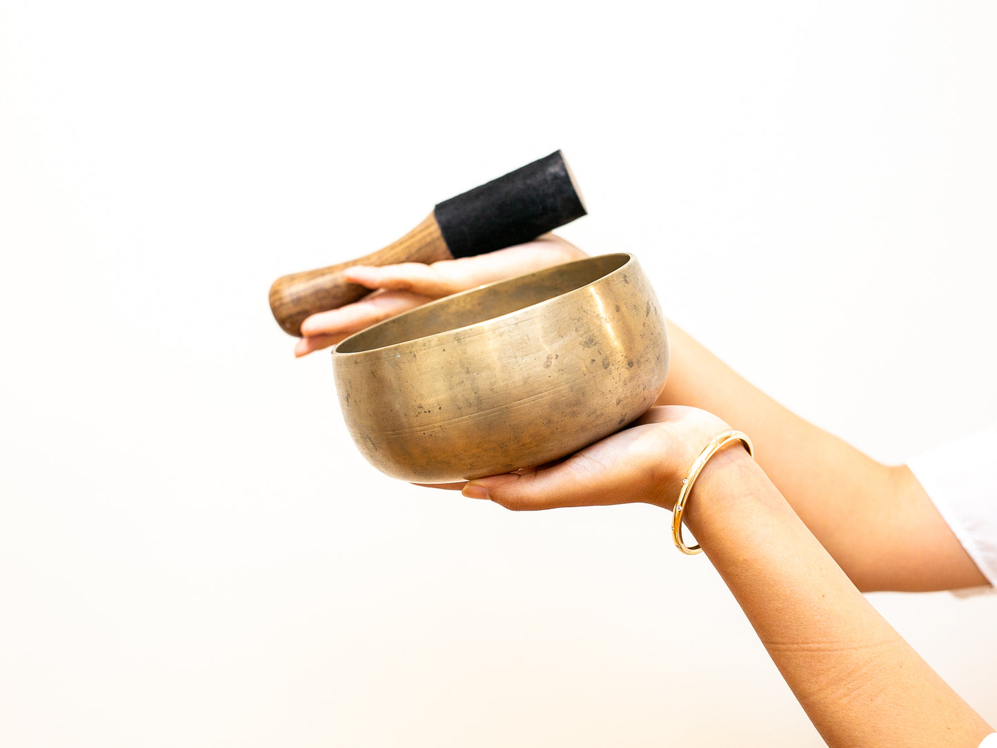 Remuna Singing Bowl - Base note G#3 (208 Hz)