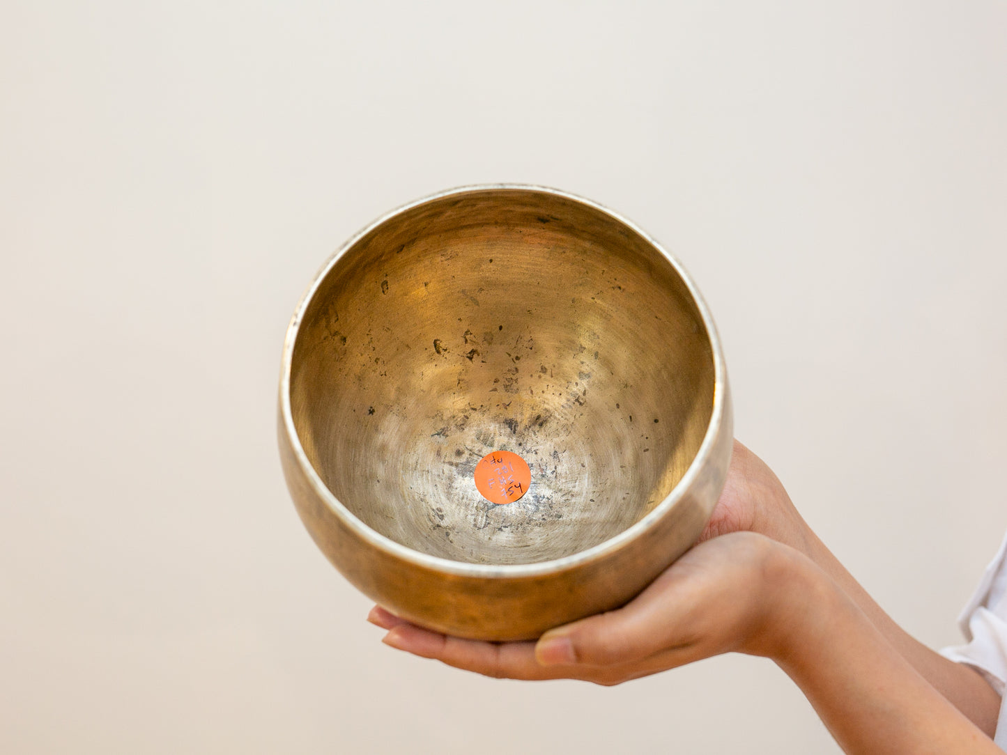 Pedestal Singing Bowl - Base Note C#4 281 Hz