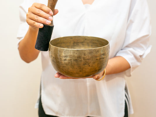 Old 'Tara' Singing Bowl - Base Note E3 (167 Hz)