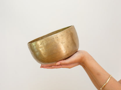 Tara Singing Bowl - Base Note F#3 (184 Hz)