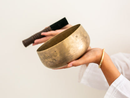 Remuna Singing Bowl - Base note F#3 (181 Hz)