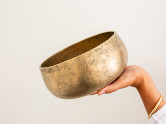 Remuna Singing Bowl - Base note G#3 (202 Hz)