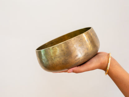 Remuna Singing Bowl - Base note F3 (179 Hz)