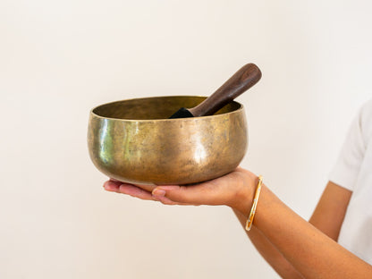 Remuna Singing Bowl - Base note F3 (179 Hz)