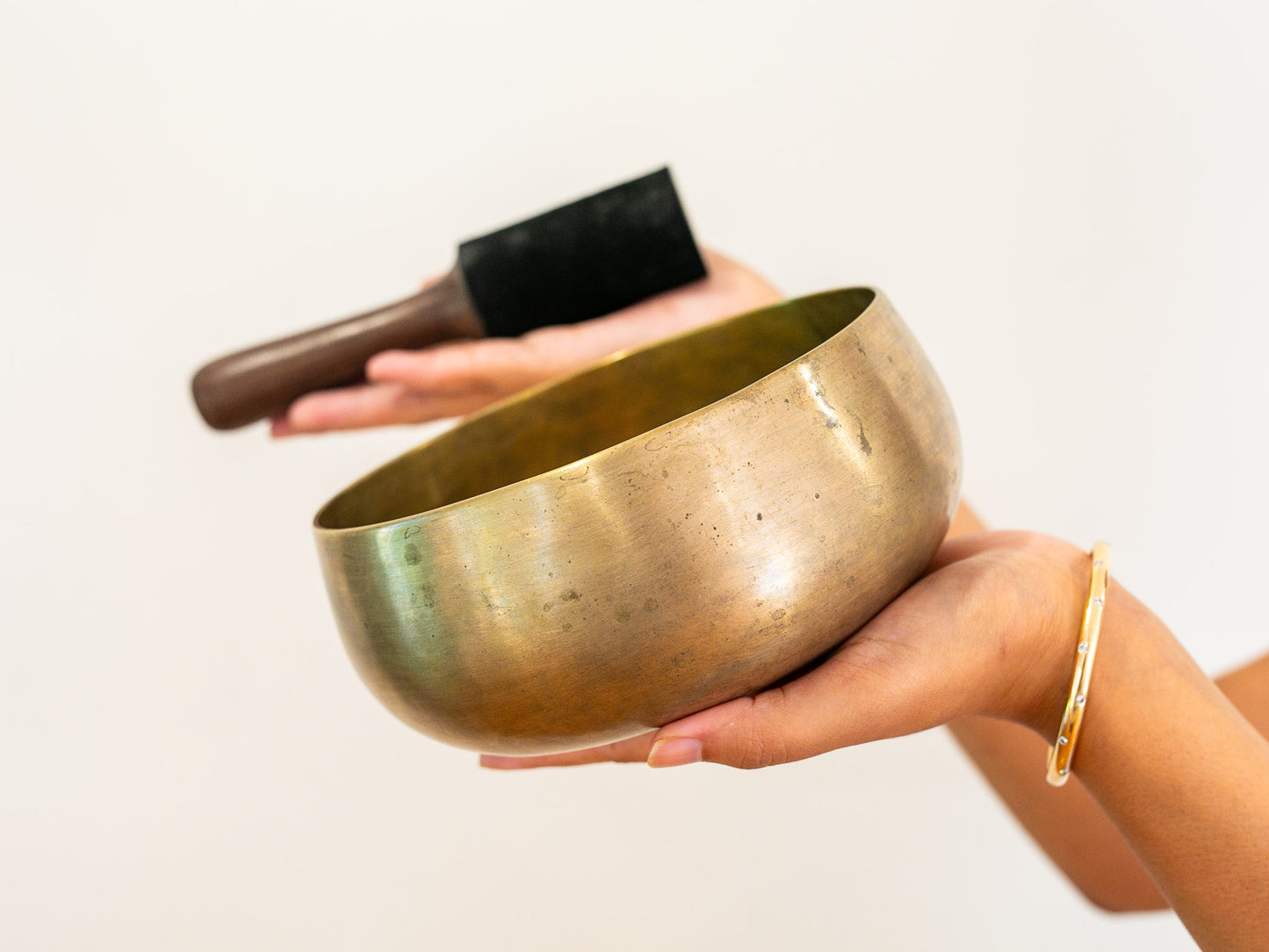 Remuna Singing Bowl - Base note F#3 (188 Hz)