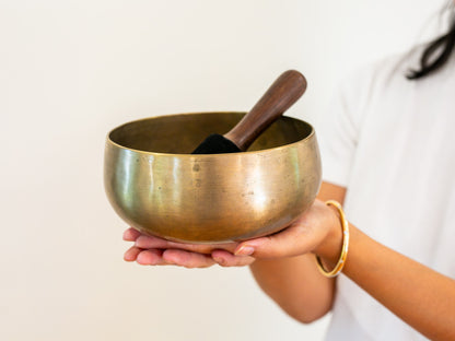 Remuna Singing Bowl - Base note F#3 (188 Hz)