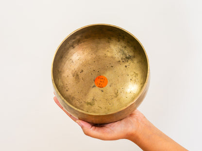 Remuna Singing Bowl - Base note G#3 (205 Hz)