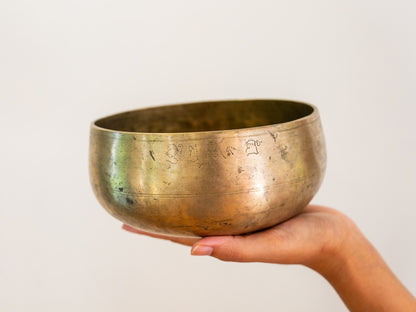 Remuna Singing Bowl - Base note G#3 (205 Hz)