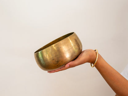 Remuna Singing Bowl - Base note F3 (178 Hz)