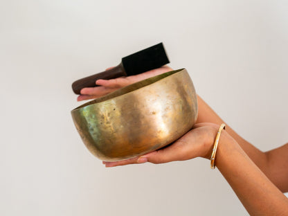 Tara Singing Bowl - Base Note C#3 (137 Hz)