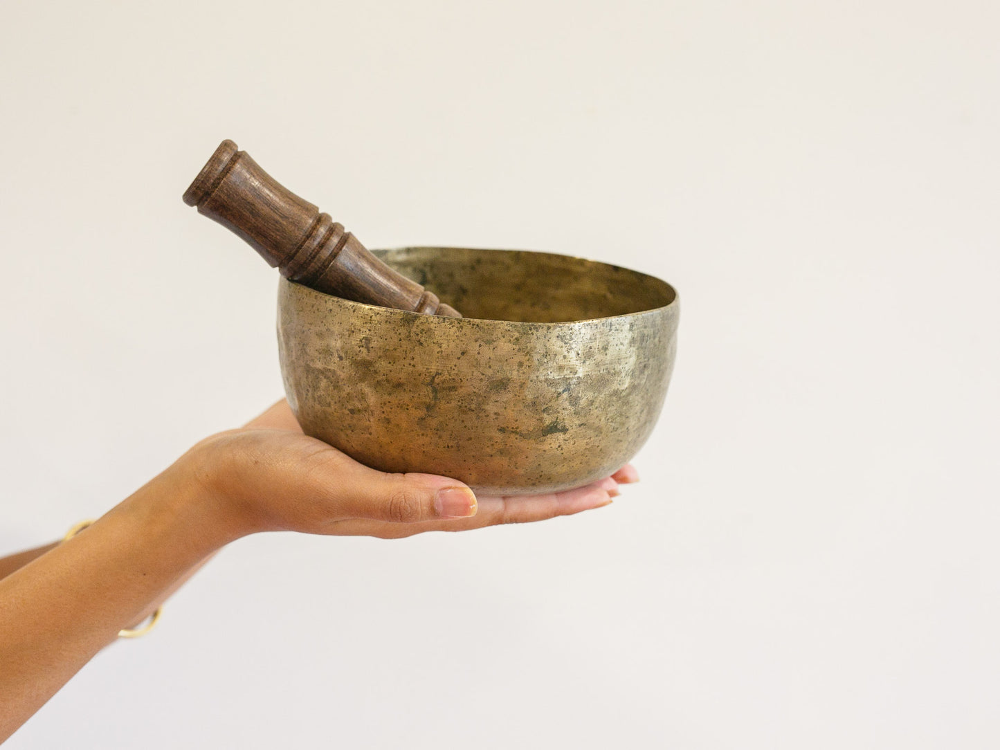 Tara Singing Bowl - Base Note G3 (206 Hz)