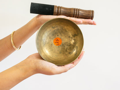 Small Tara Singing Bowl - Base Note E3 (164 Hz)