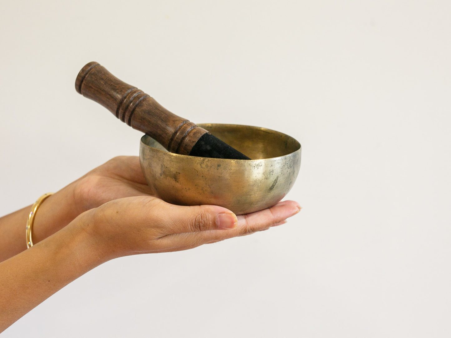 Small Tara Singing Bowl - Base Note E3 (164 Hz)