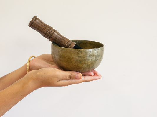 Small Tara Singing Bowl - Base Note E4 (322 Hz)