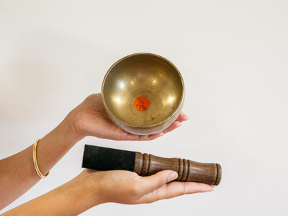 Small Tara Singing Bowl - Base Note C5 (521 Hz)