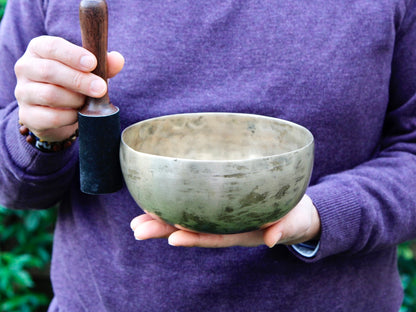 Old 'Tara' Singing Bowl - Base Note E3 (162 Hz)