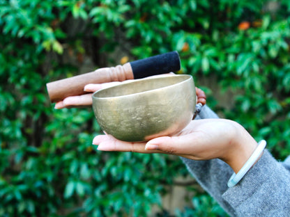 Small Old 'Tara' Singing Bowl - Base Note E4 (332 Hz)