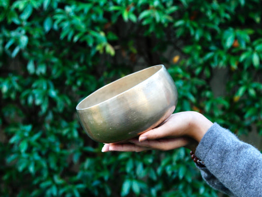 Remuna Singing Bowl - Base note F#3 (185 Hz)