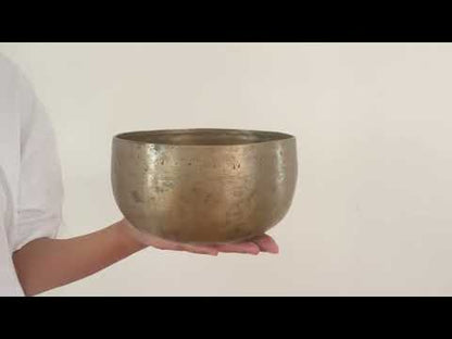 Tara Singing Bowl - Base Note F#3 (179 Hz)