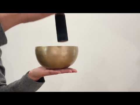 Small Hand Hammered Singing Bowl - Base note G4 (382)