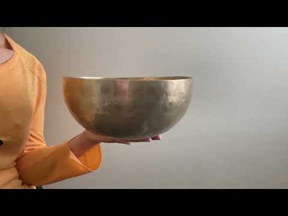 Medium Serenity Tibetan Singing Bowl - E2 80 Hz