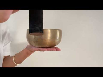 Remuna Singing Bowl - Base note D4 (294 Hz)