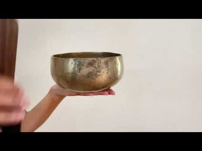 Remuna Singing Bowl - Base note G#3 (205 Hz)