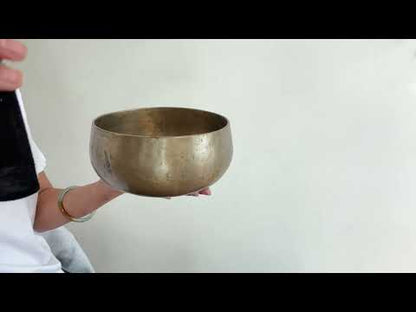 Remuna Singing Bowl - F#3 (185 Hz)