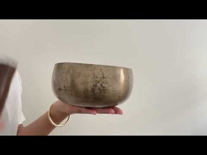 Remuna Singing Bowl - Base note F#3 (182 Hz)