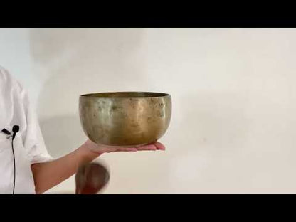 Tara Singing Bowl - Base Note F#3 (183 Hz)