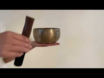 Remuna Singing Bowl - D#4 (310 Hz)