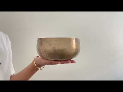 Remuna Singing Bowl - Base note G#3 (205 Hz)