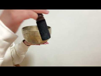 Tara Singing Bowl (thick rim) - Base Note B3 (253 Hz)