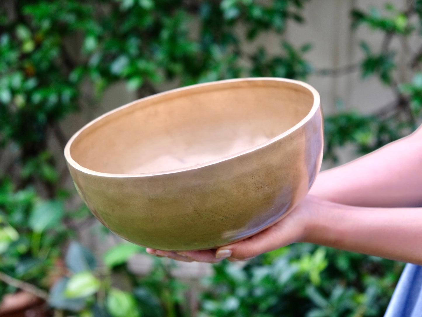 Contemporary Flow Singing Bowl - Base note D# 156 Hz