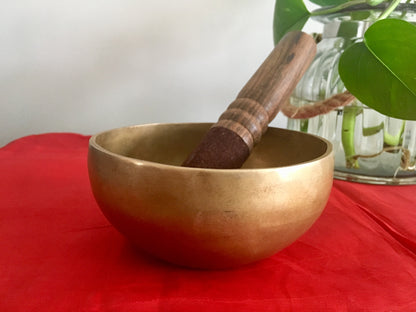 Small tibetan singing bowl with mallet