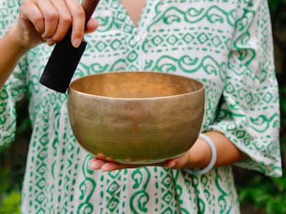 Old 'Tara' Singing Bowl - Base Note E3 (160 Hz)