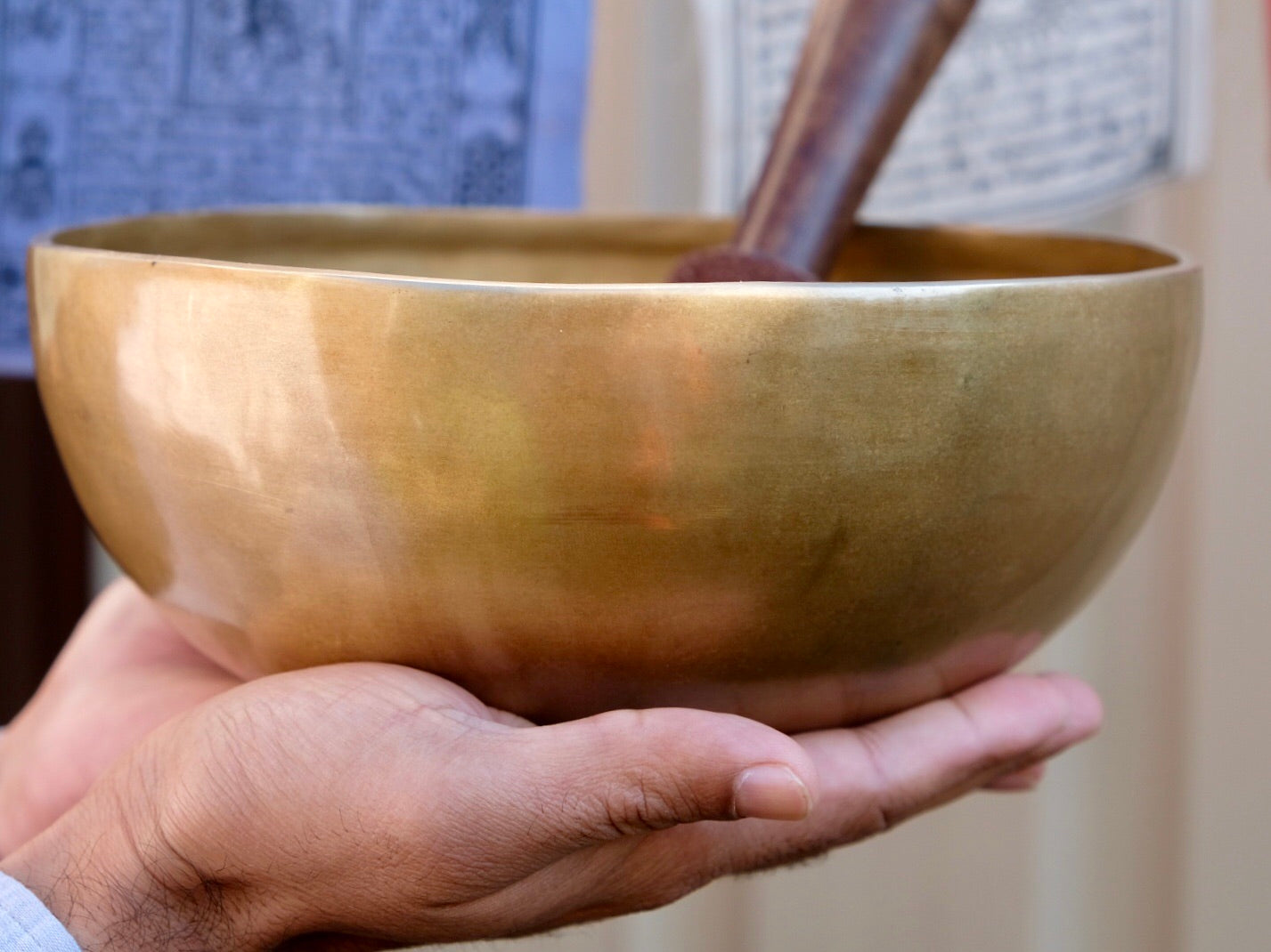 23 cms Contemporary Flow Singing Bowl - Base Note F#(178 Hz)