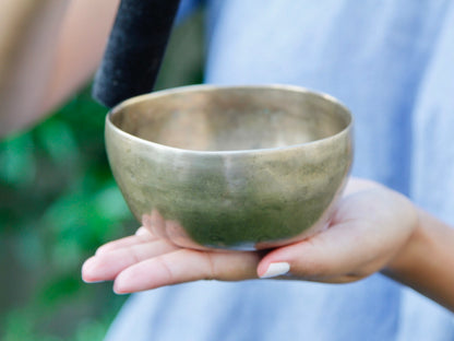 Small Old 'Tara' Singing Bowl - Base Note G4  (399 Hz)