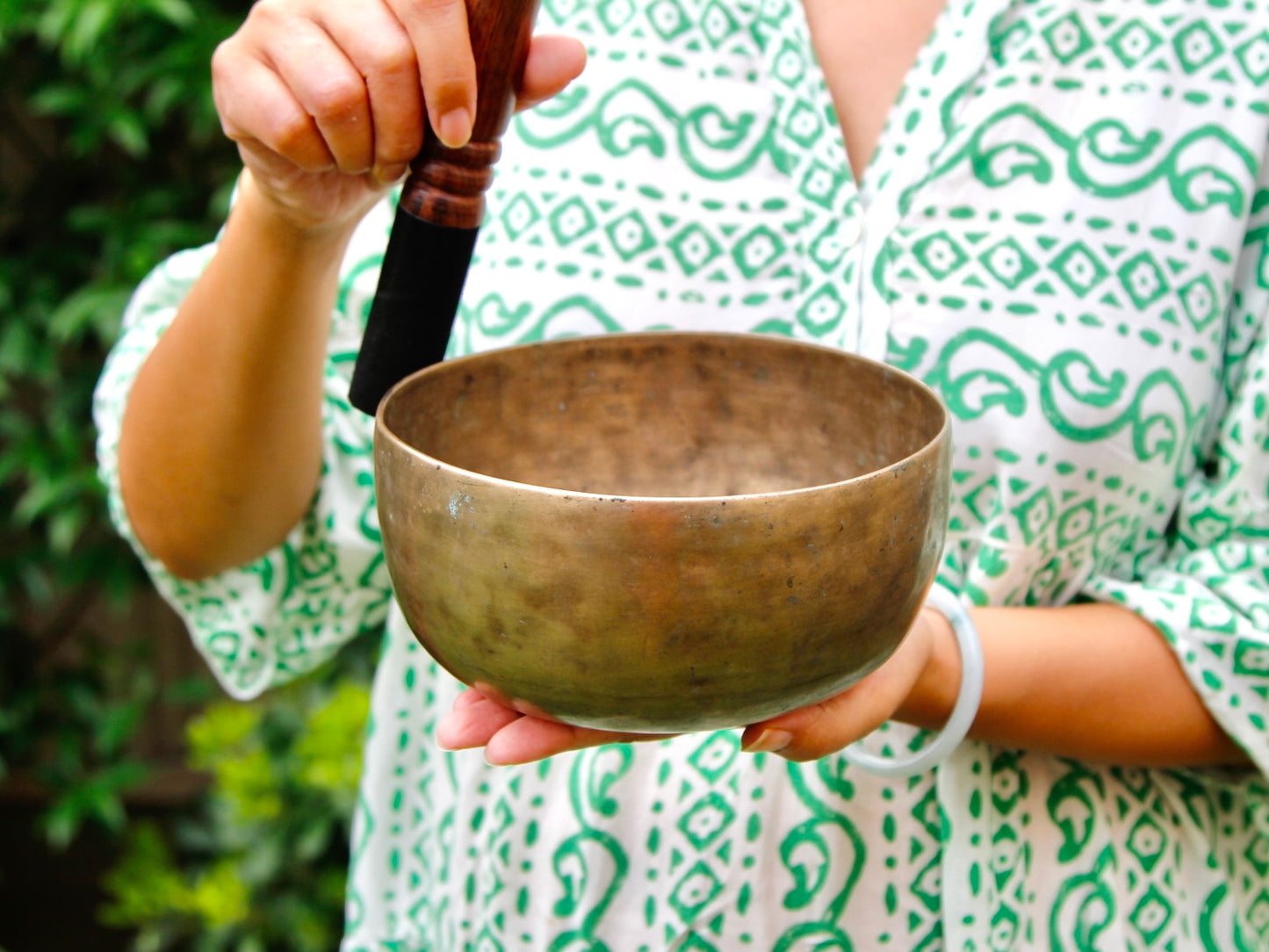 Old 'Tara' Singing Bowl - Base Note E (163 Hz)