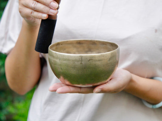Small Old 'Tara' Singing Bowl - Base Note C#4 (284 Hz)