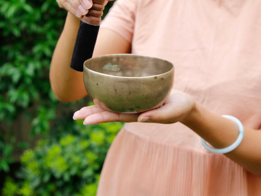 Small Old 'Tara' Singing Bowl - Base Note E4 (331 Hz)