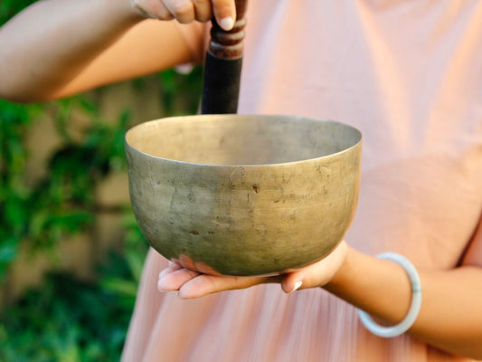 Old 'Tara' Singing Bowl - Base Note E (163 Hz)