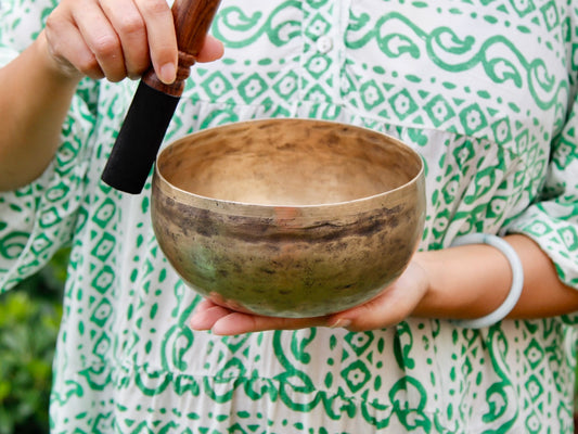 Old 'Tara' Singing Bowl - Base Note D#3 (154 Hz)