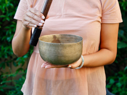 Old 'Tara' Singing Bowl - Base Note E (164 Hz)