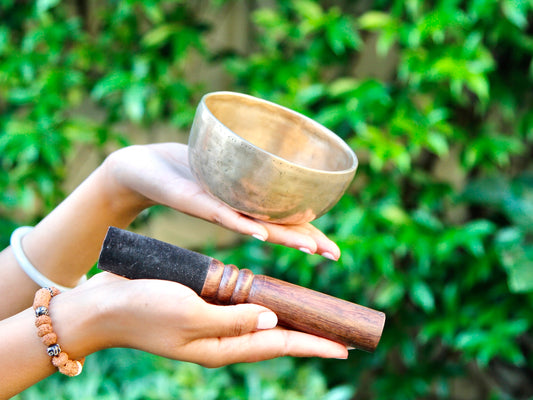 Small Old 'Tara' Singing Bowl - Base Note B4  (485 Hz)