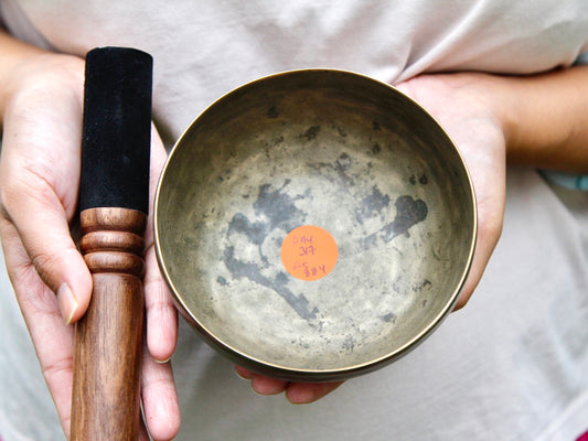 Small Old 'Tara' Singing Bowl - Base Note D#4 (317 Hz)